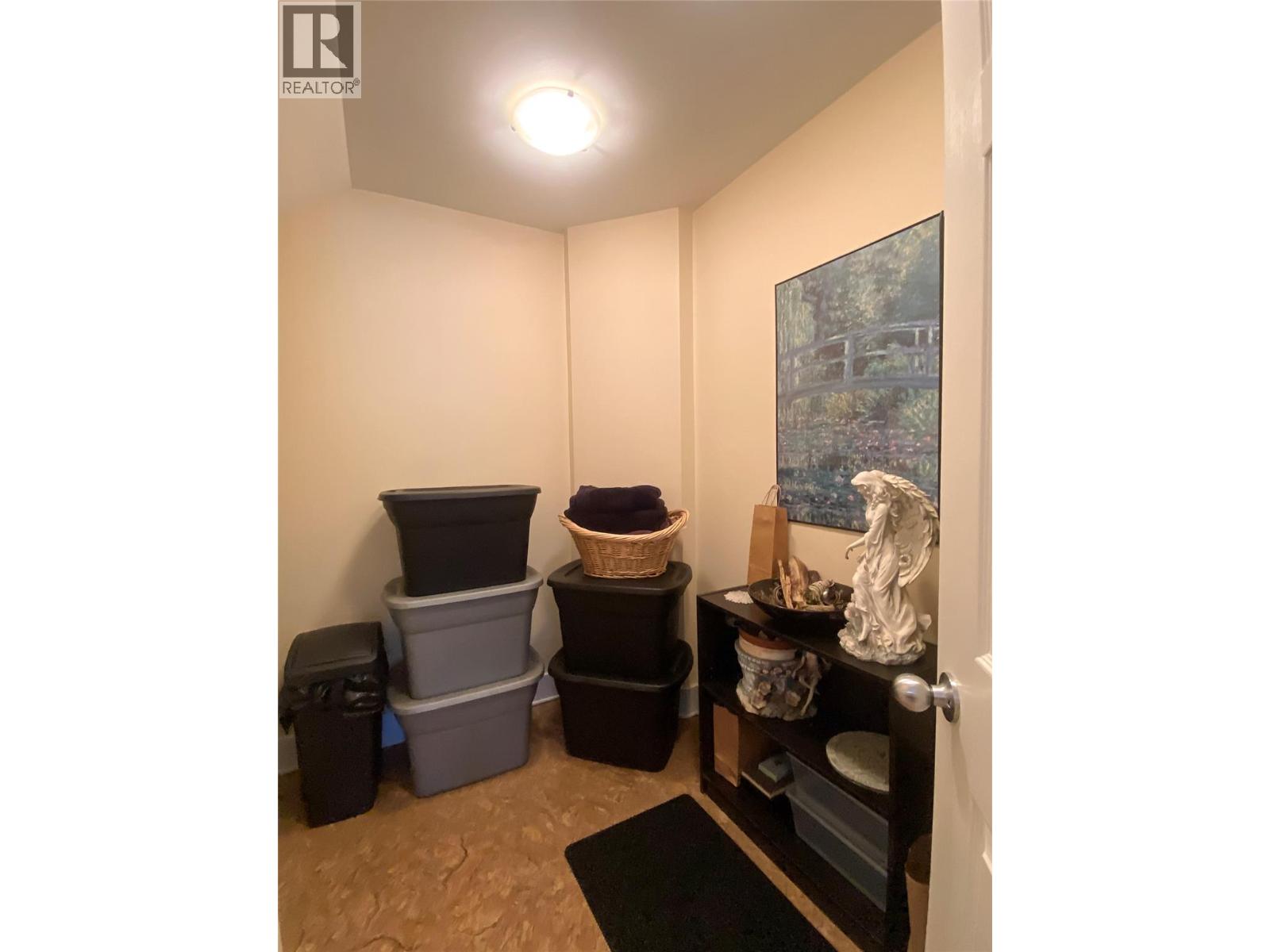 #4 912 Slocan Street - 12