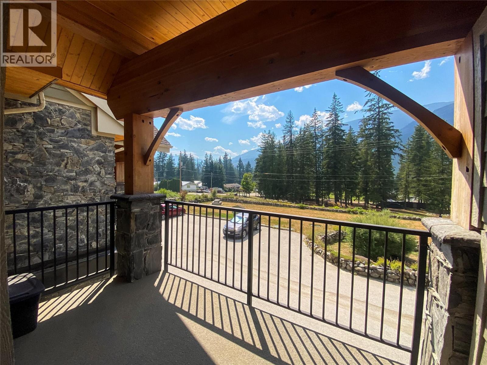 #4 912 Slocan Street - 19