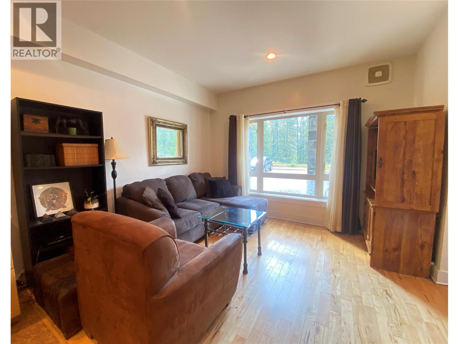 #4 912 Slocan Street - 5