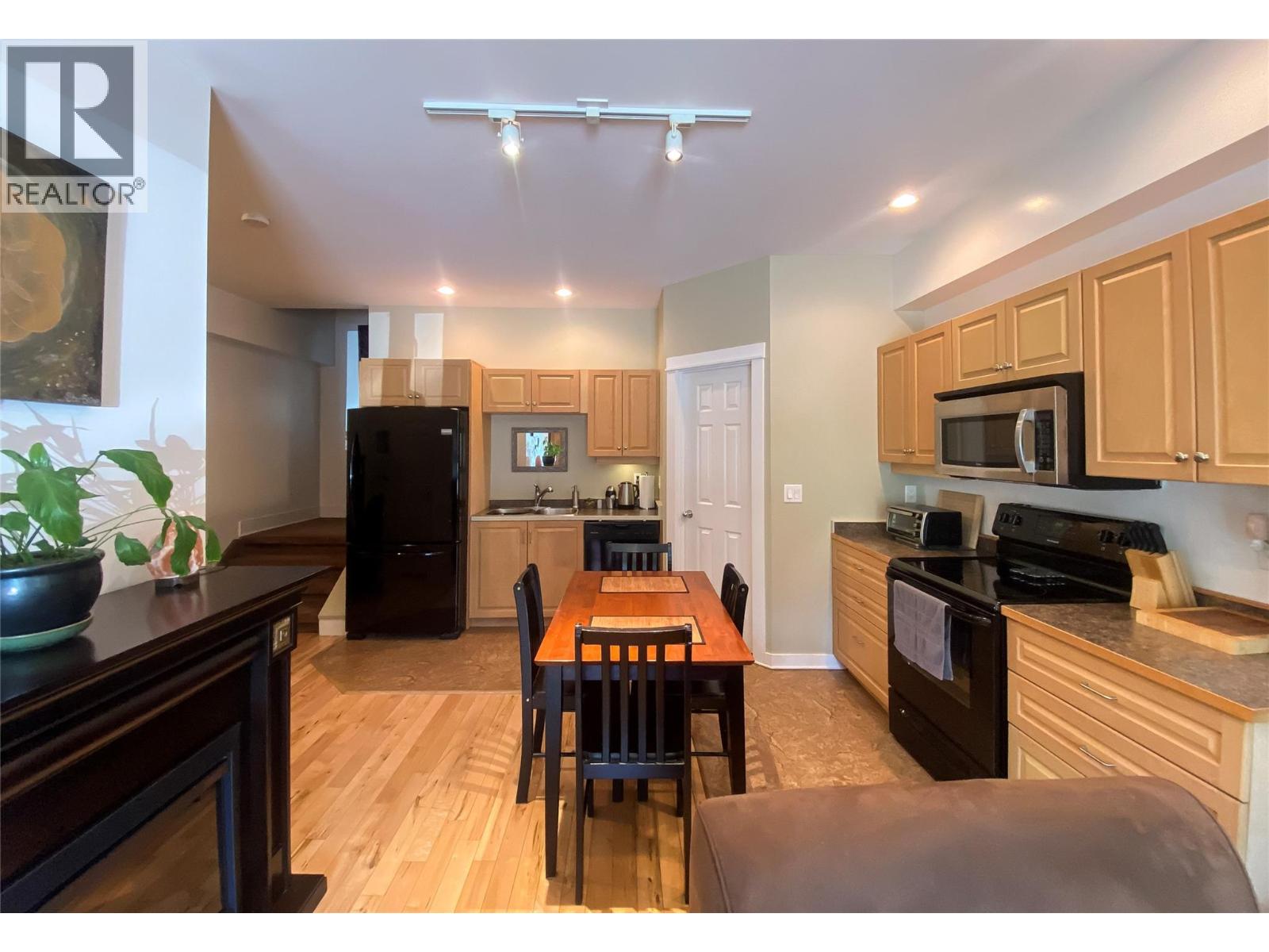 #4 912 Slocan Street - 7
