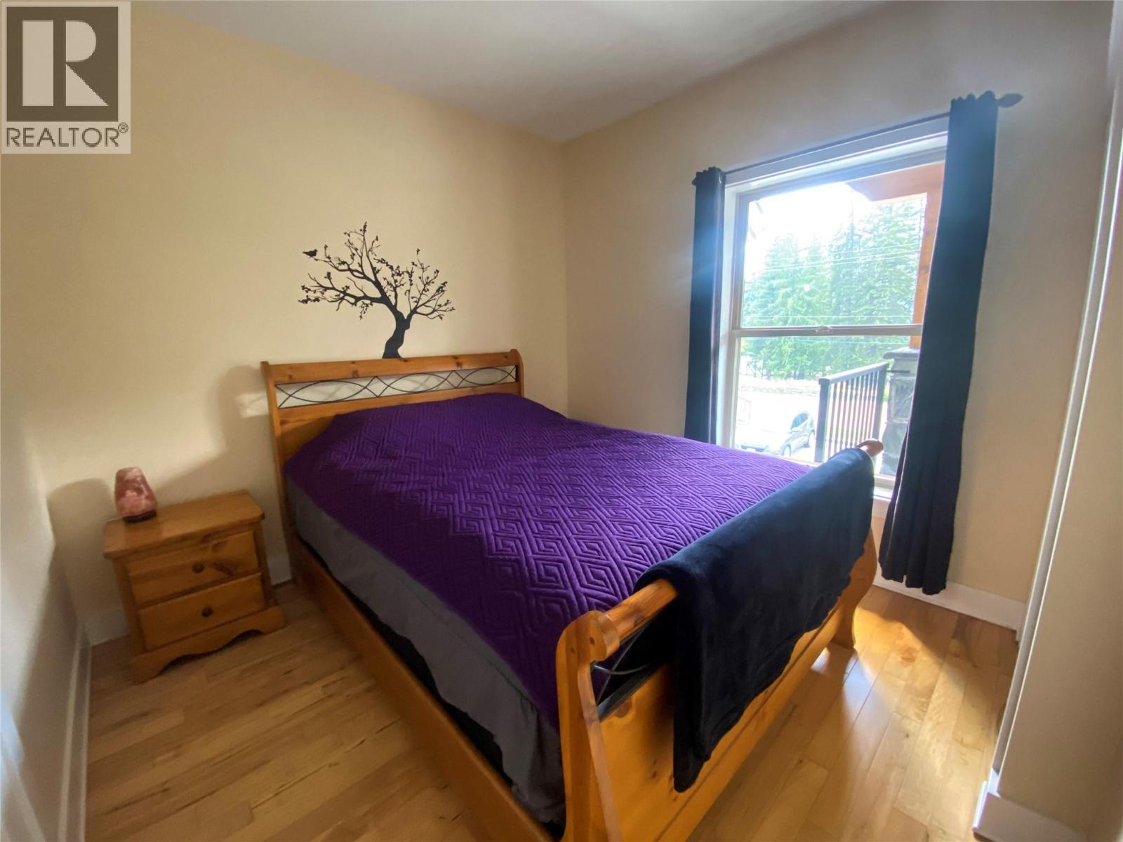 #4 912 Slocan Street - 21