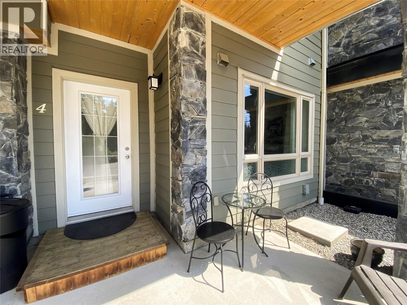 #4 912 Slocan Street - 4