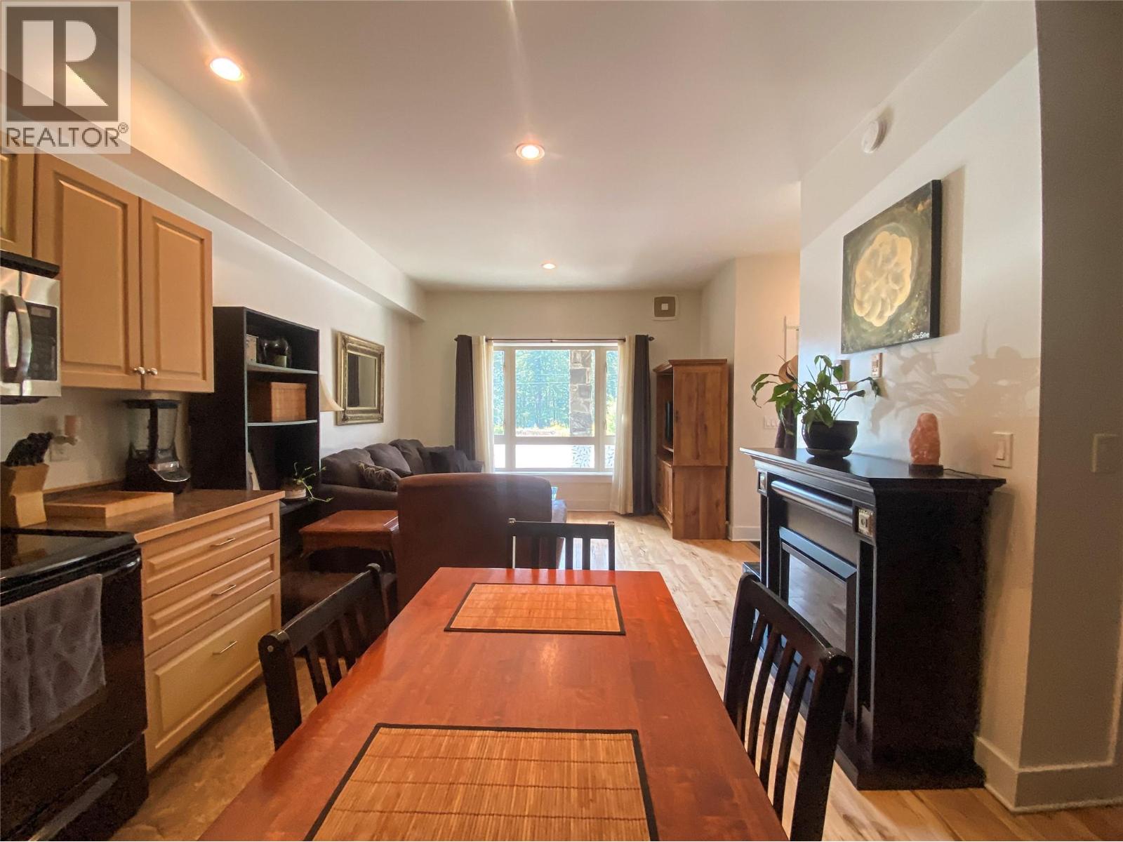#4 912 Slocan Street - 8