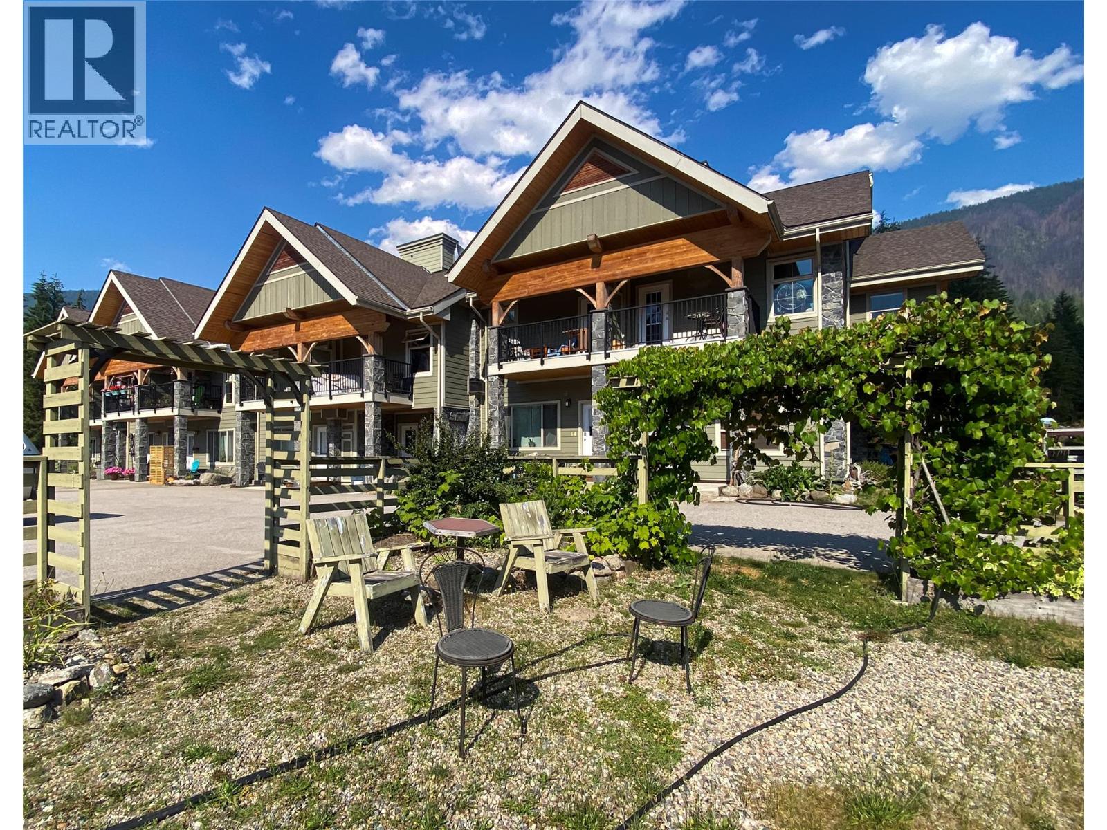 #4 912 Slocan Street - 23