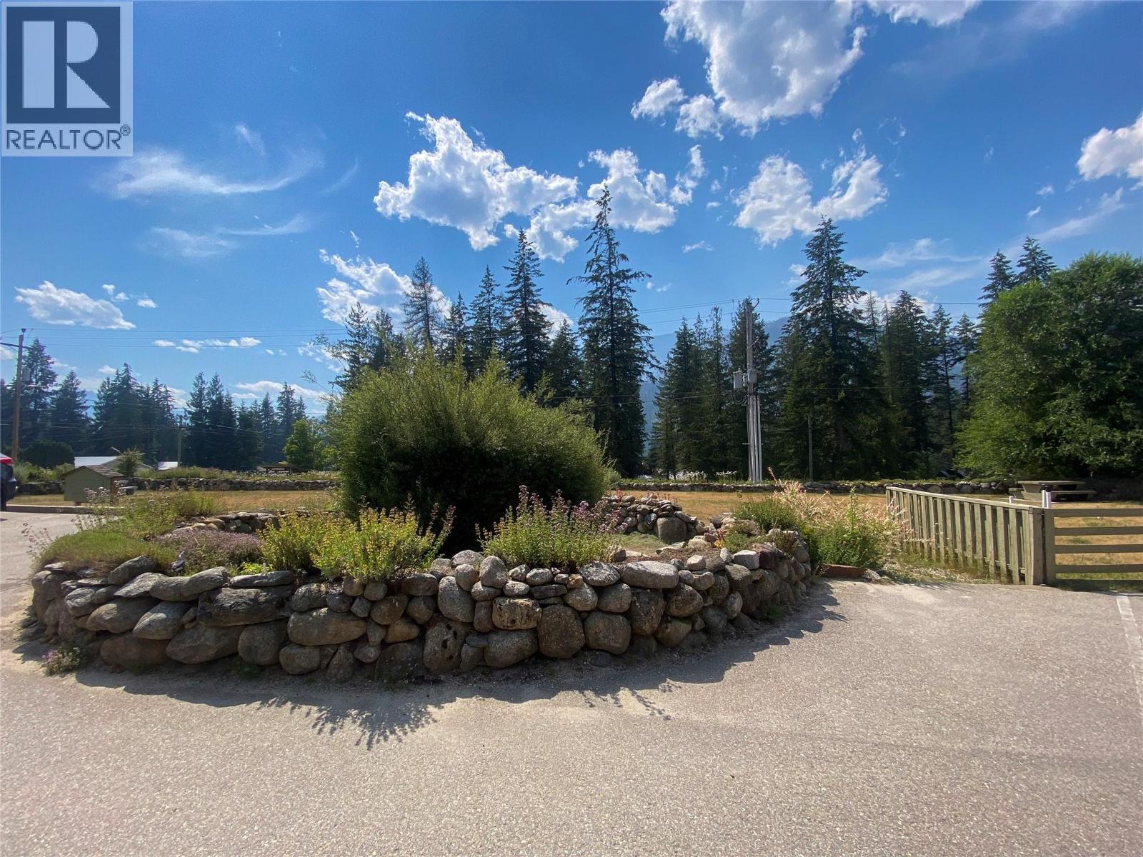 #4 912 Slocan Street - 27