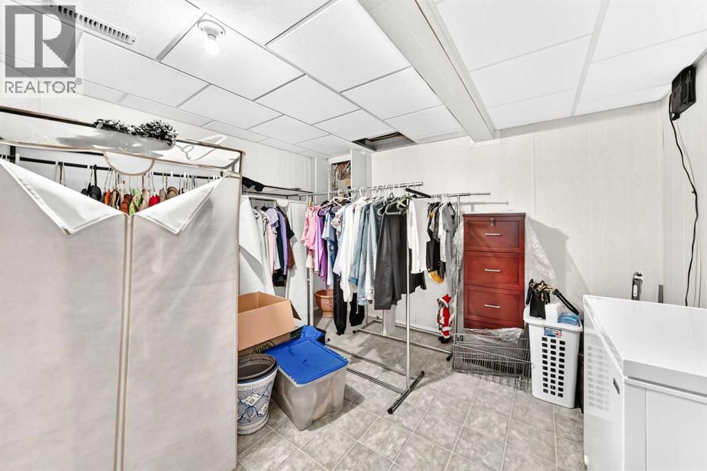 #49 2821 Botterill Crescent - 33
