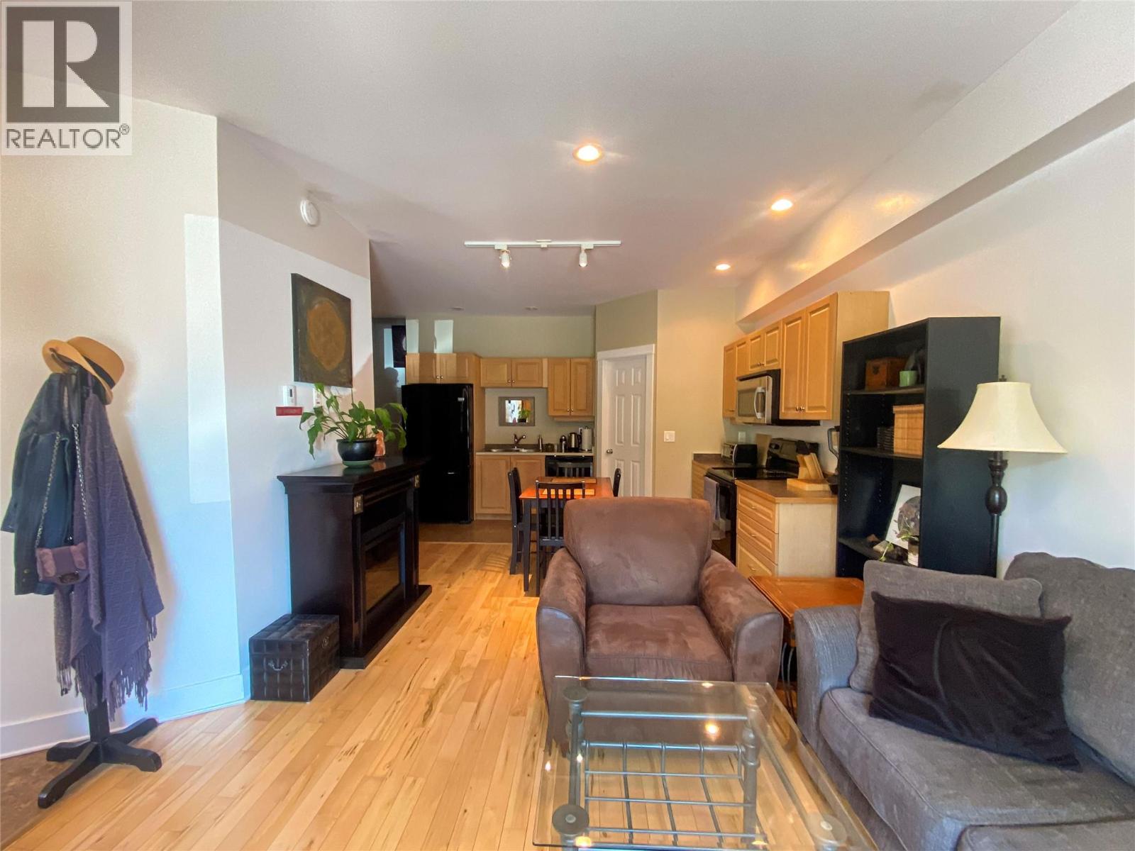 #4 912 Slocan Street - 6