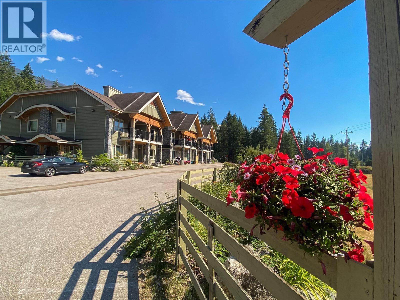 #4 912 Slocan Street - 24