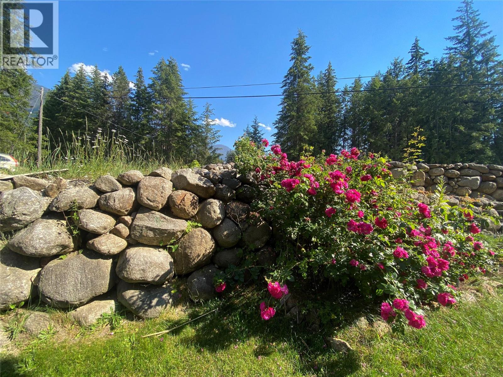 #4 912 Slocan Street - 25