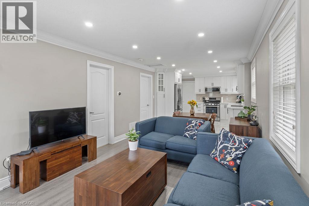 340 UPPER GAGE Avenue - Image 12