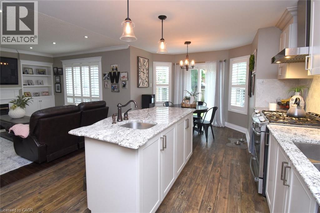 16 WOODCOTE Crescent - 18