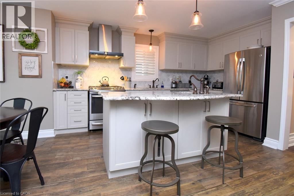 16 WOODCOTE Crescent - 17