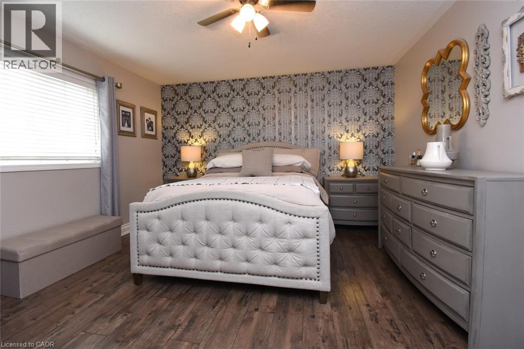 16 WOODCOTE Crescent - 32