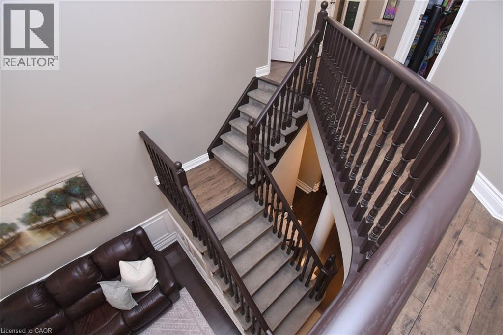 16 WOODCOTE Crescent - 31