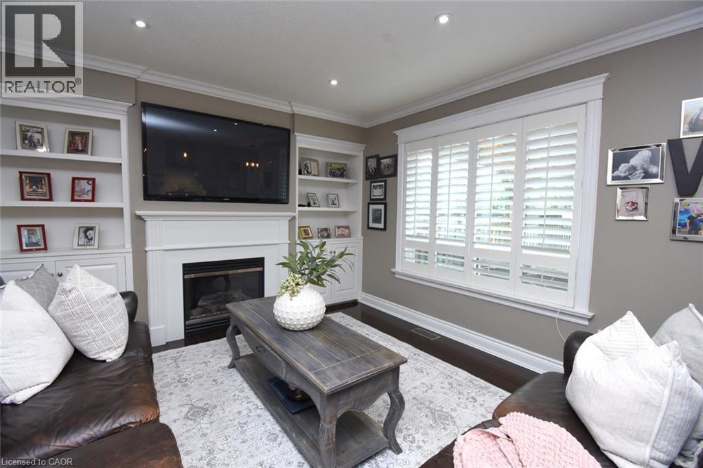 16 WOODCOTE Crescent - 24