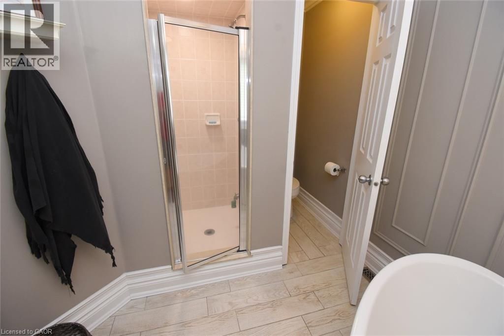 16 WOODCOTE Crescent - 36