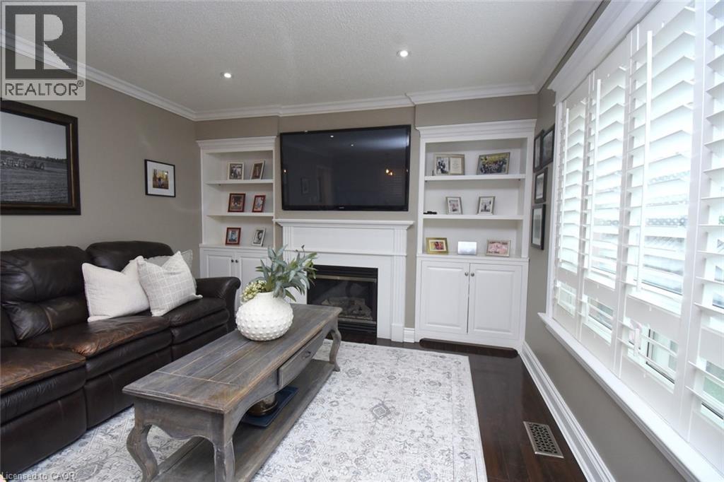 16 WOODCOTE Crescent - 22