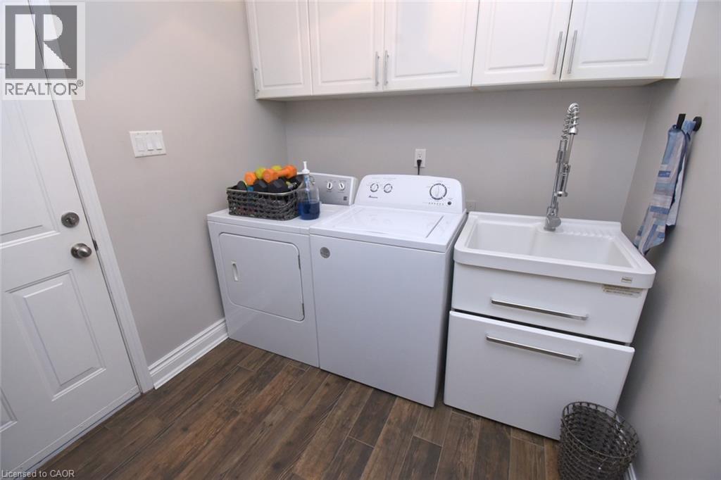 16 WOODCOTE Crescent - 43