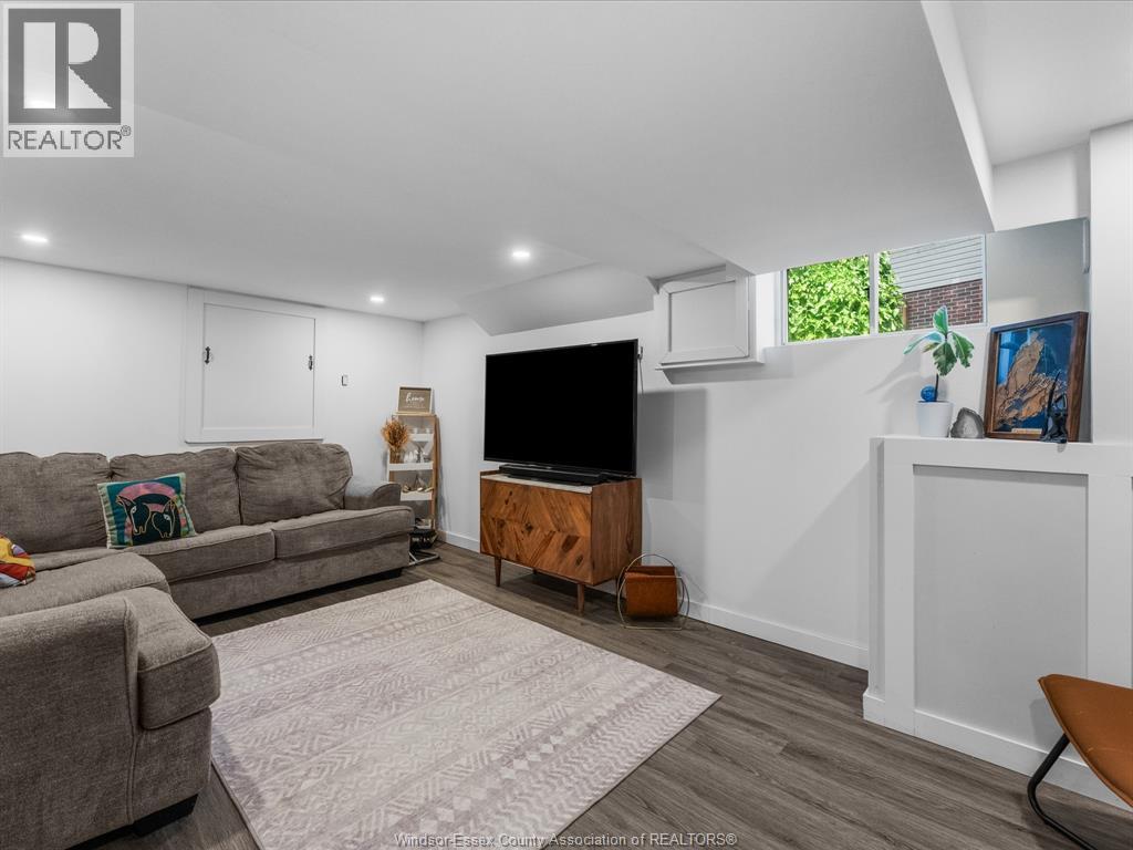 4315 ROSELAND DRIVE West - 29