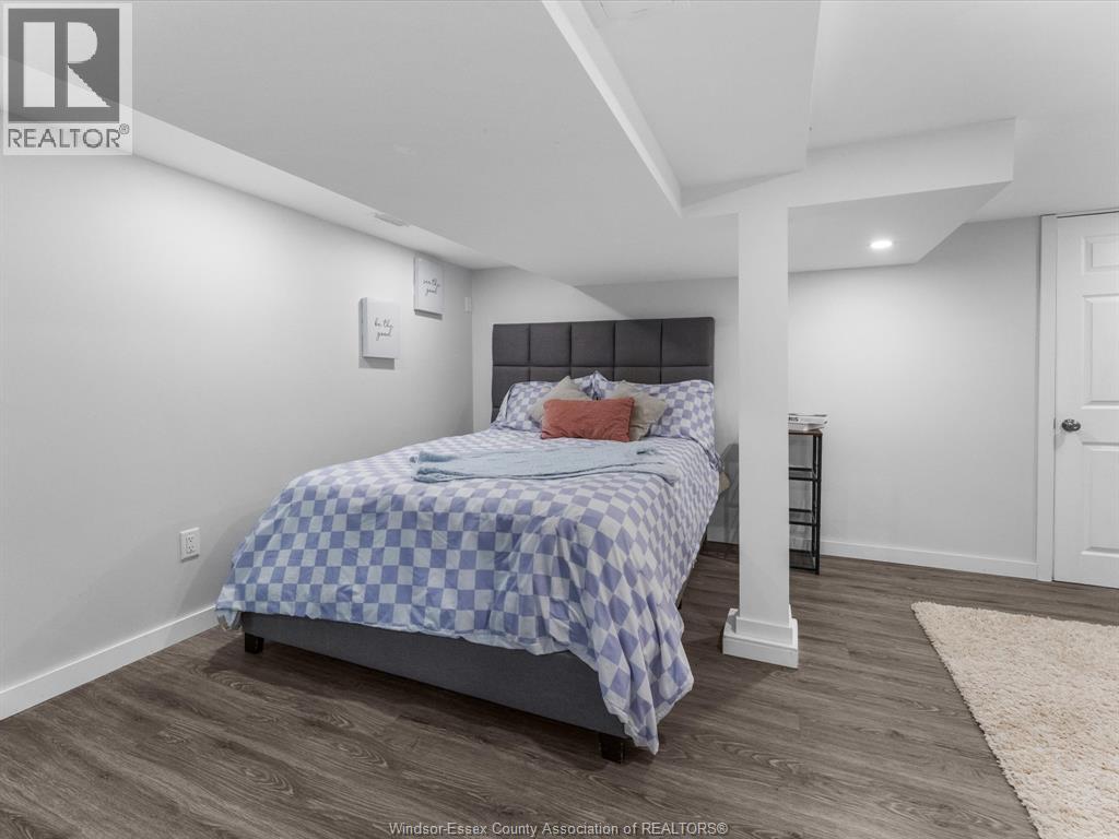 4315 ROSELAND DRIVE West - 32