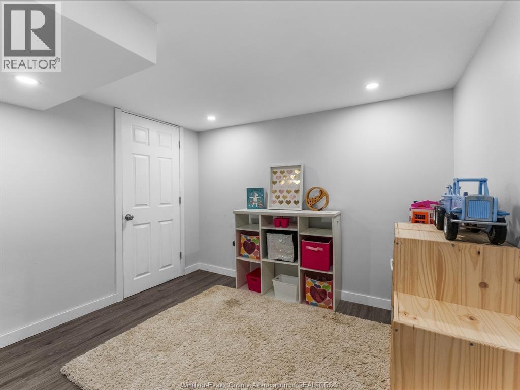 4315 ROSELAND DRIVE West - 33