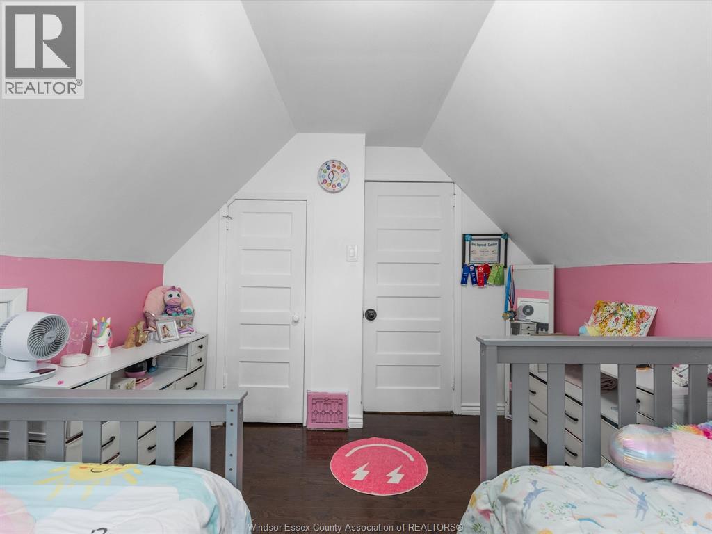 4315 ROSELAND DRIVE West - 37