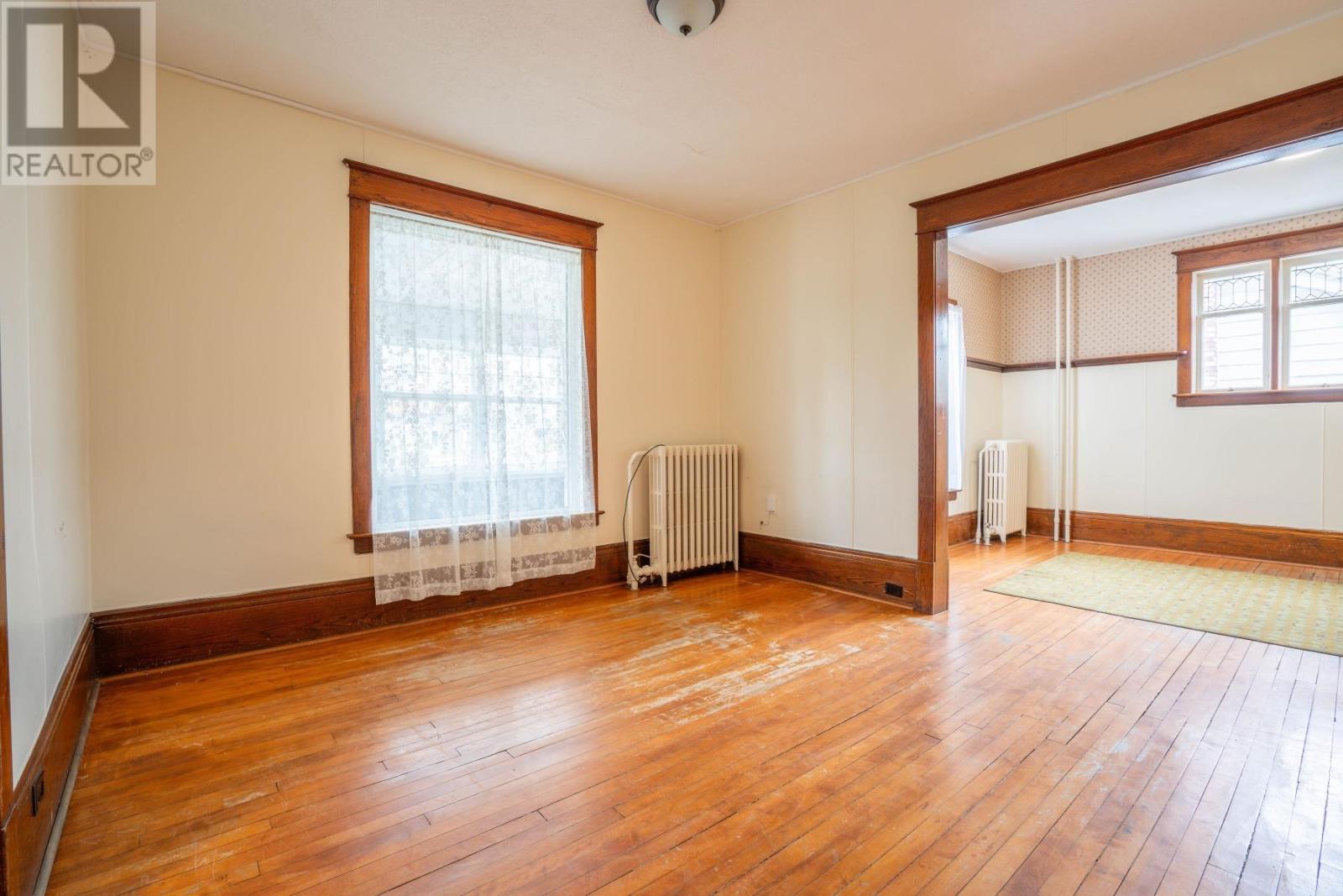 928 Queen ST - 10