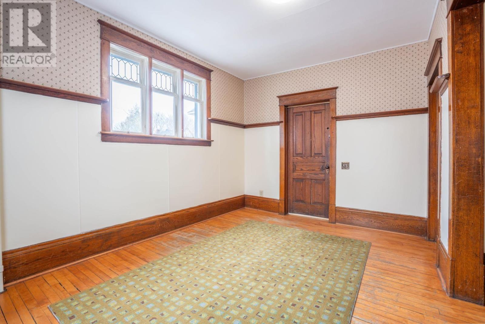 928 Queen ST - 12