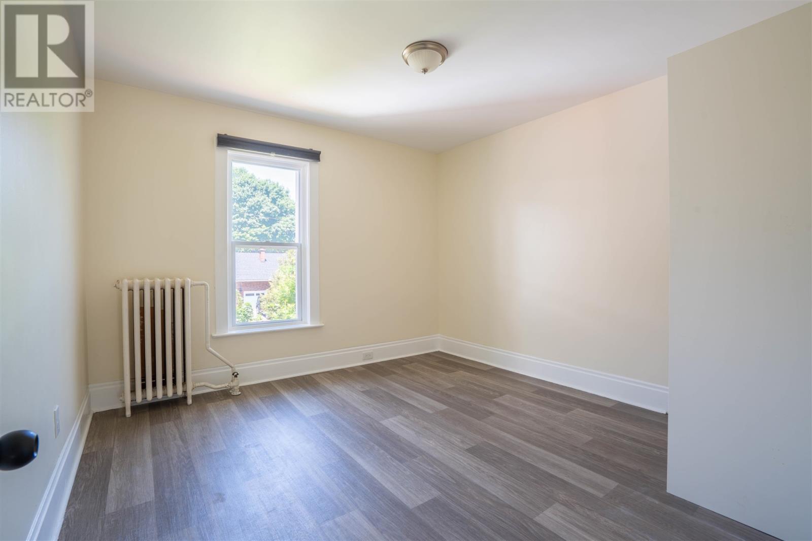 928 Queen ST - 27