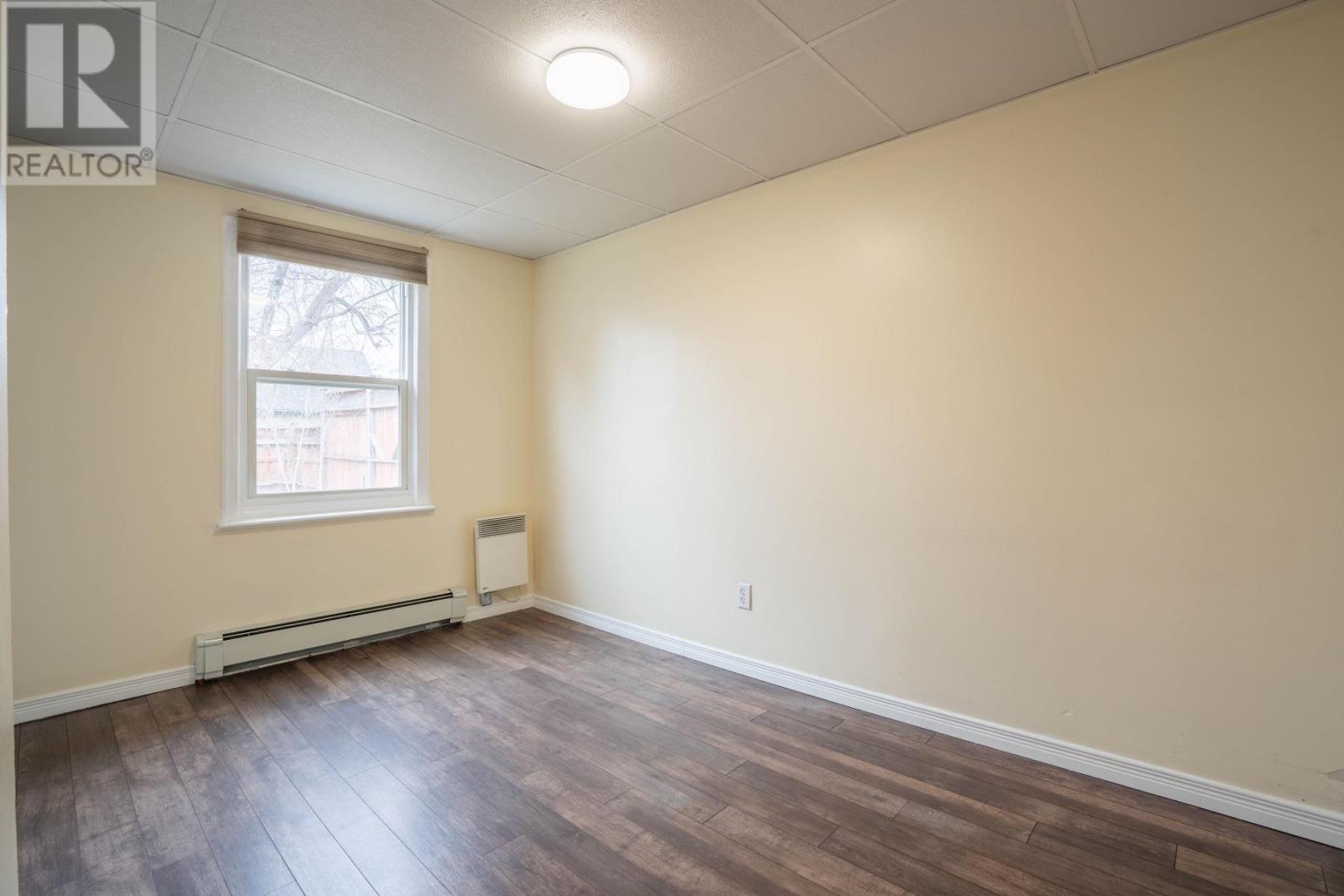 928 Queen ST - 18