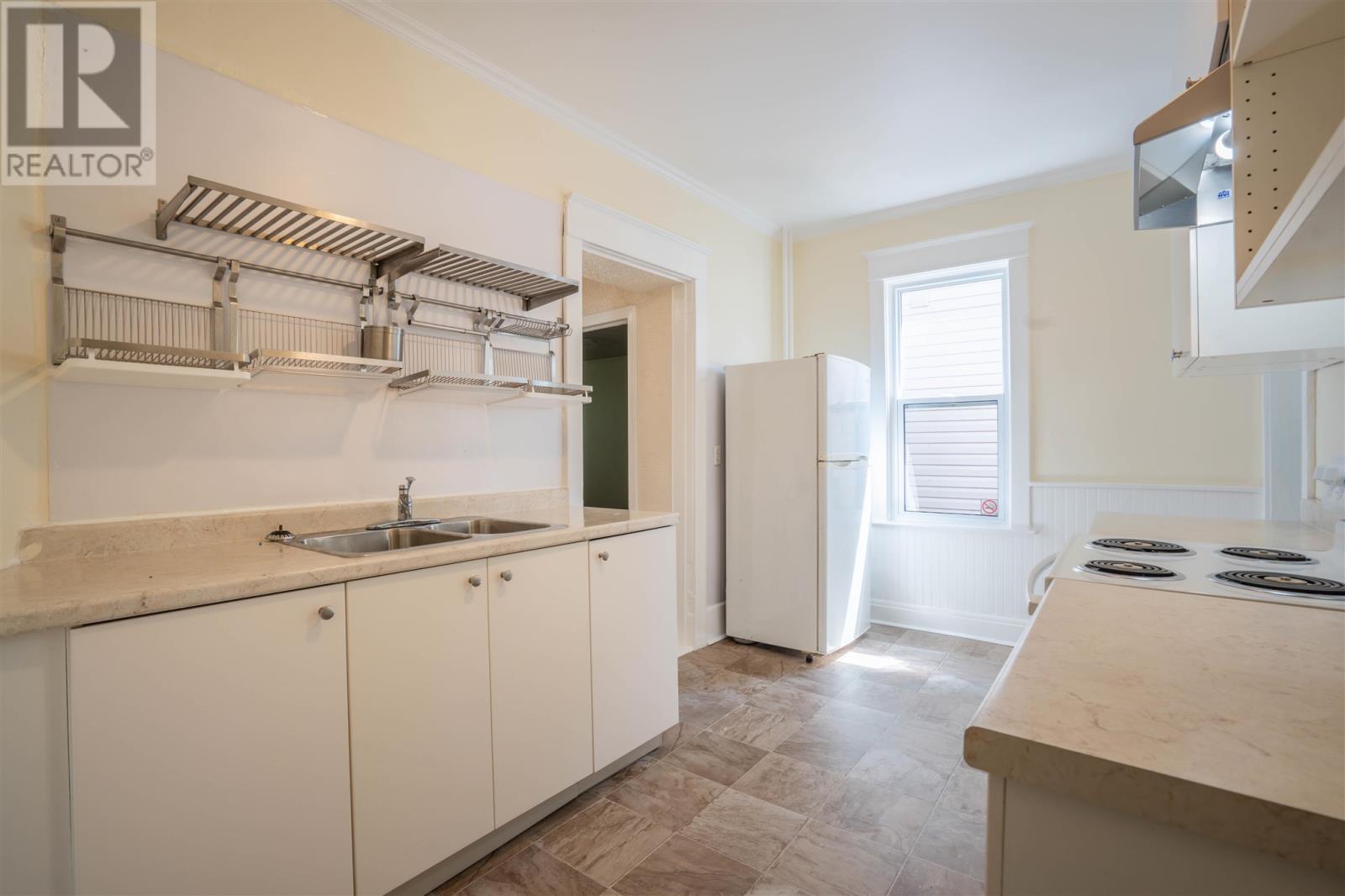 928 Queen ST - 13