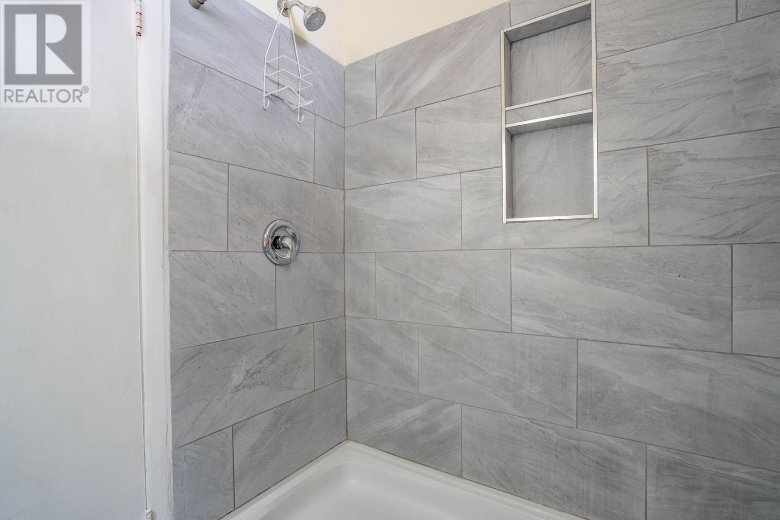 928 Queen ST - 22