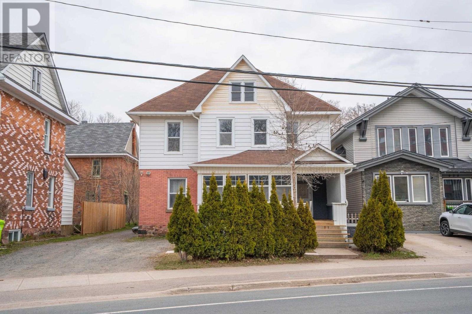 928 Queen ST - 2