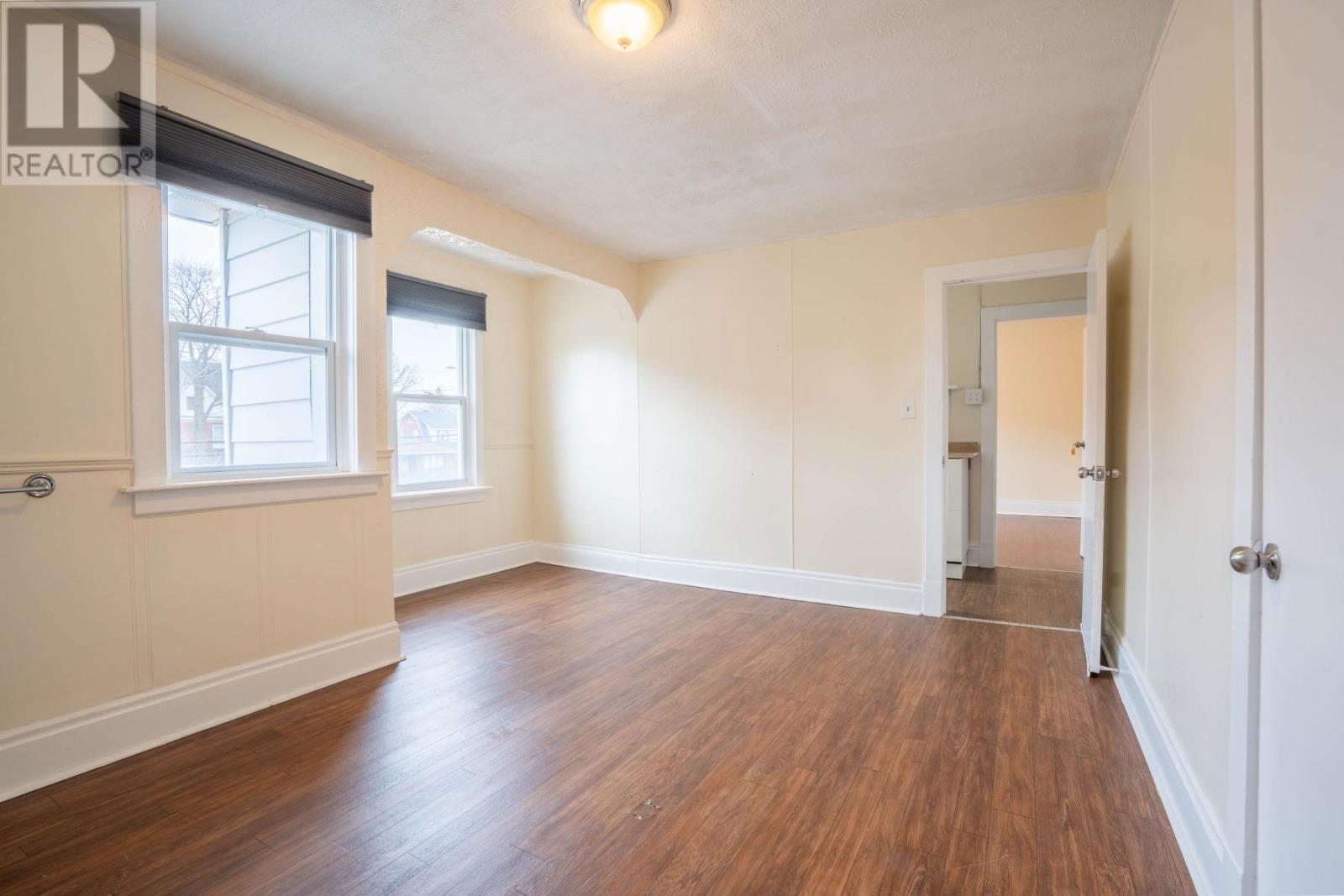 928 Queen ST - 25