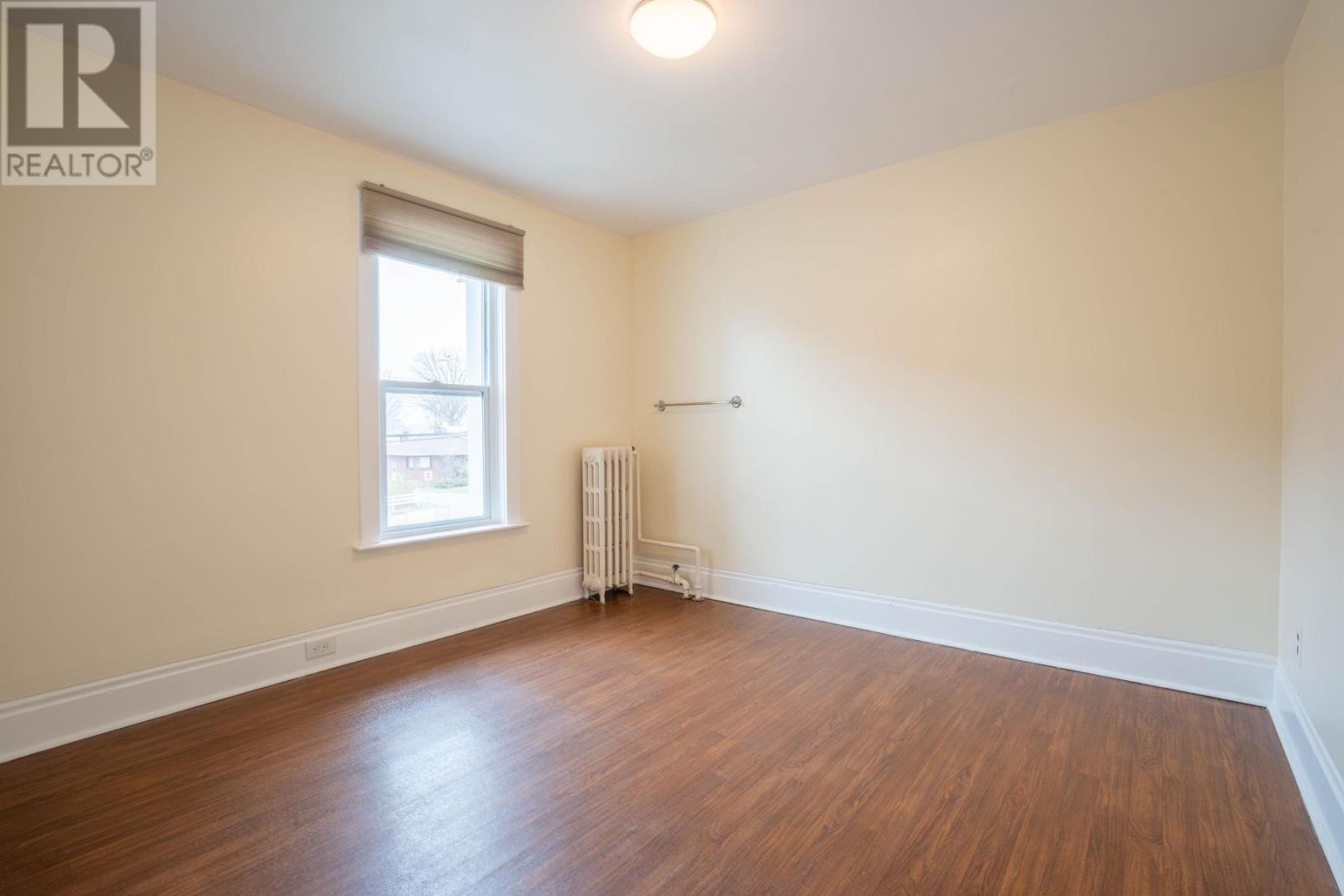 928 Queen ST - 26