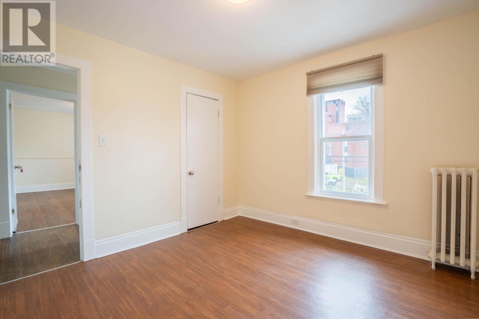 928 Queen ST - 28