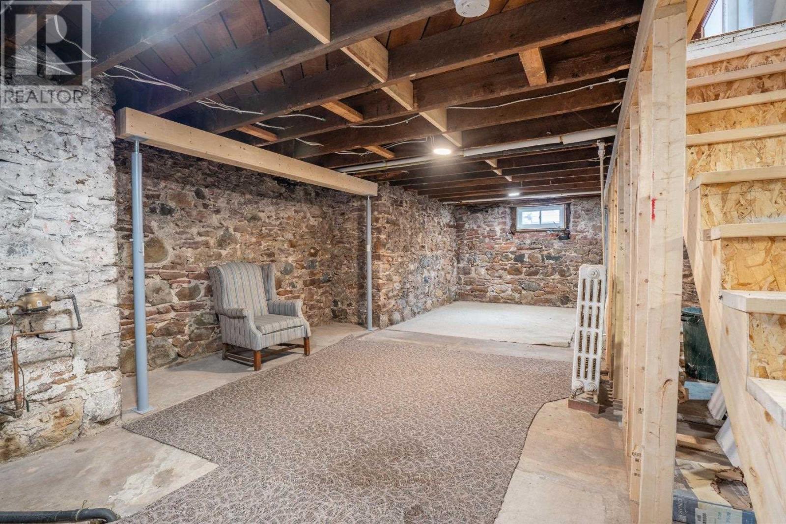 928 Queen ST - 33