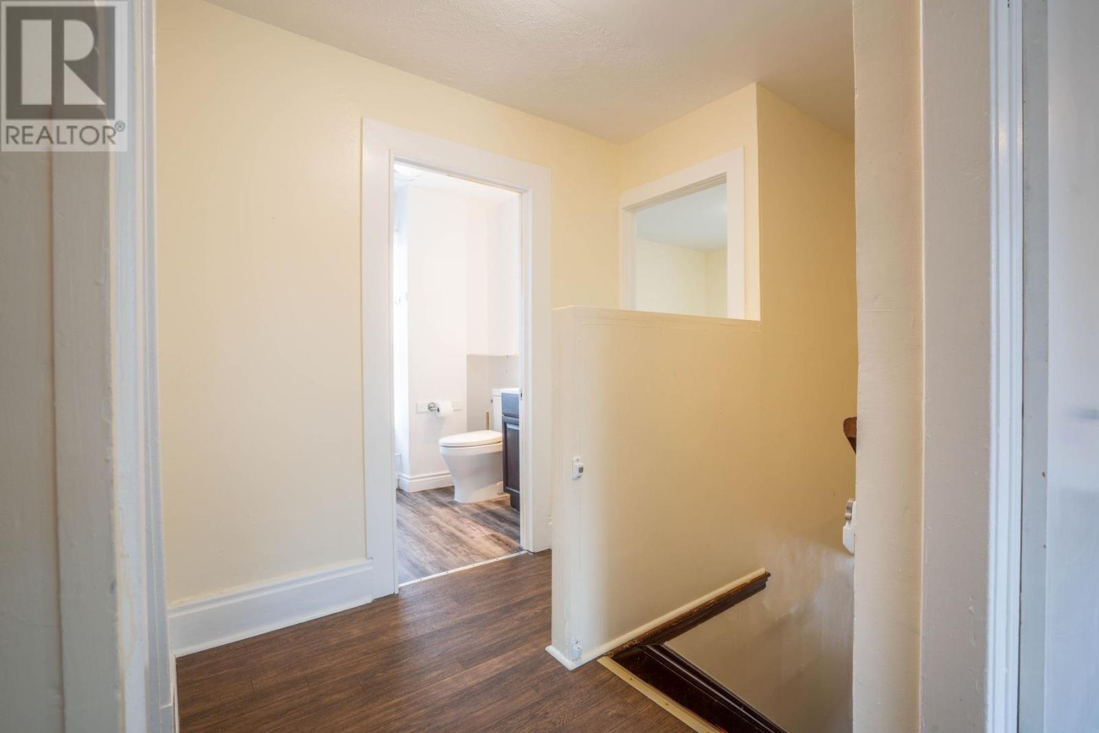 928 Queen ST - 30