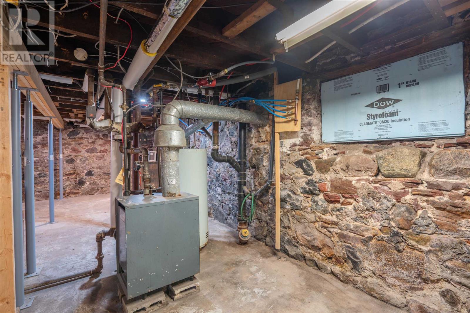 928 Queen ST - 35