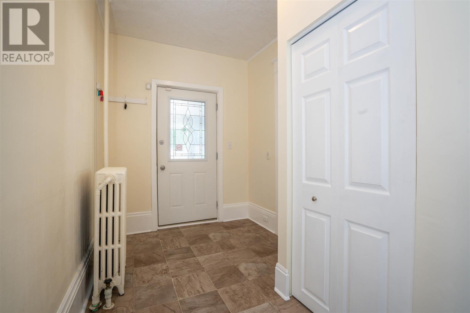 928 Queen ST - 7