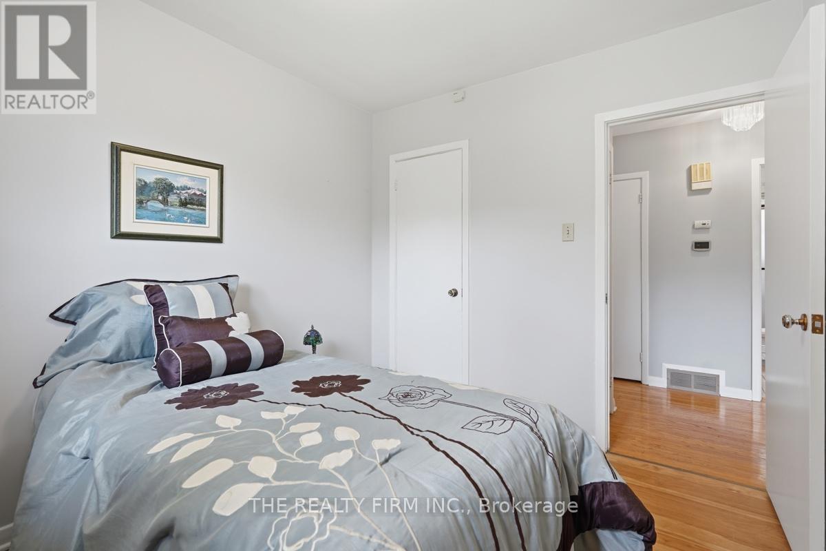 23 FRONTENAC ROAD - 24