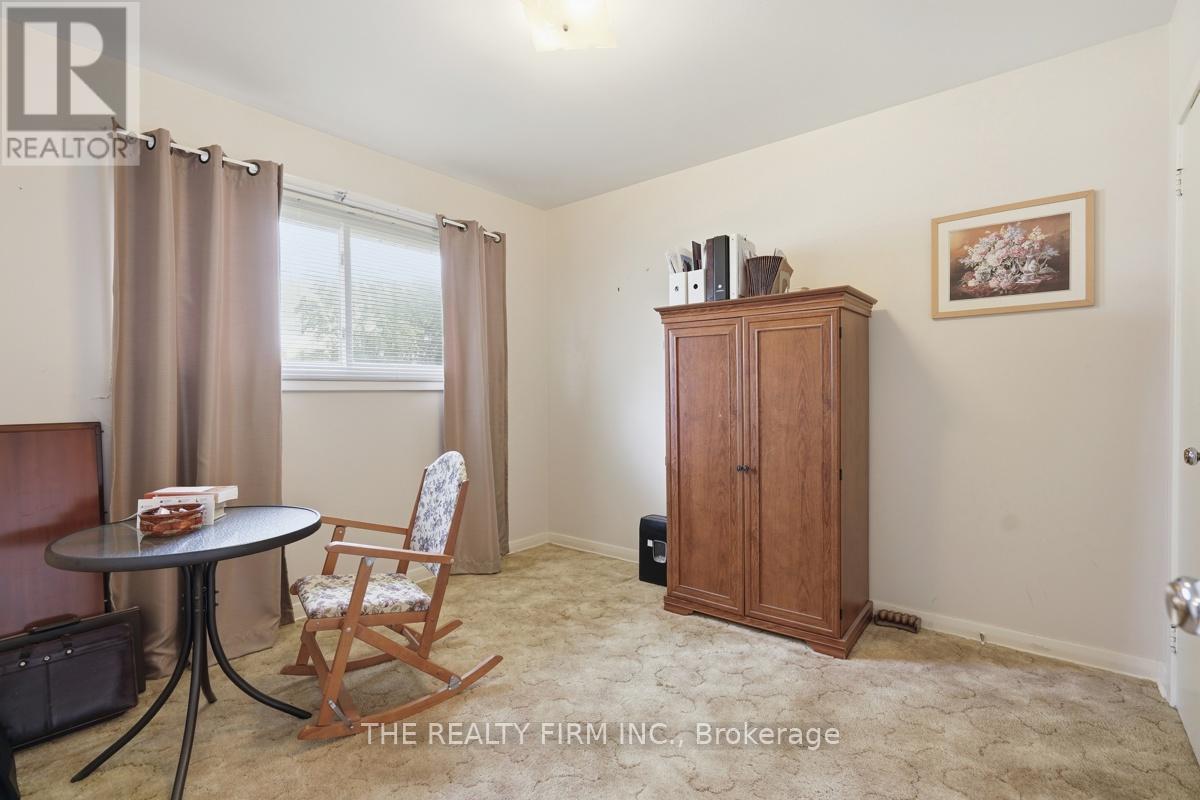 23 FRONTENAC ROAD - 25
