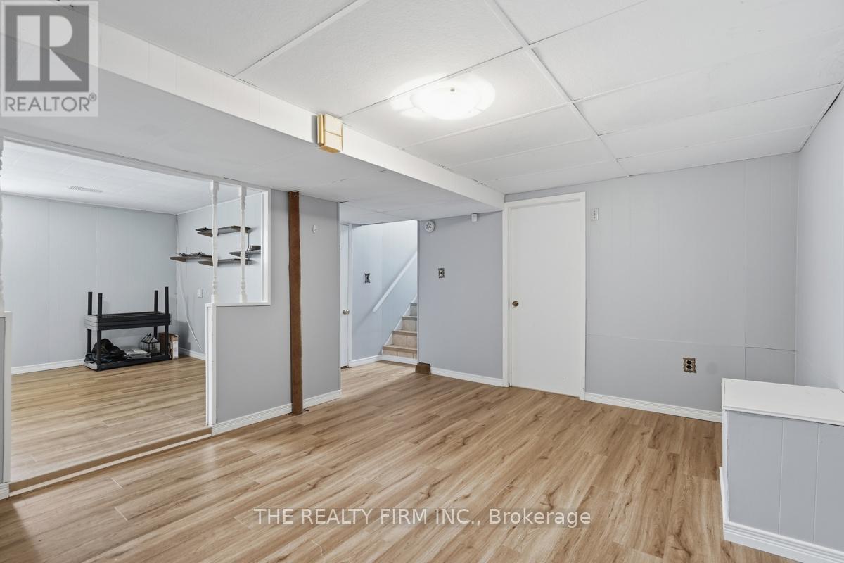 23 FRONTENAC ROAD - 28