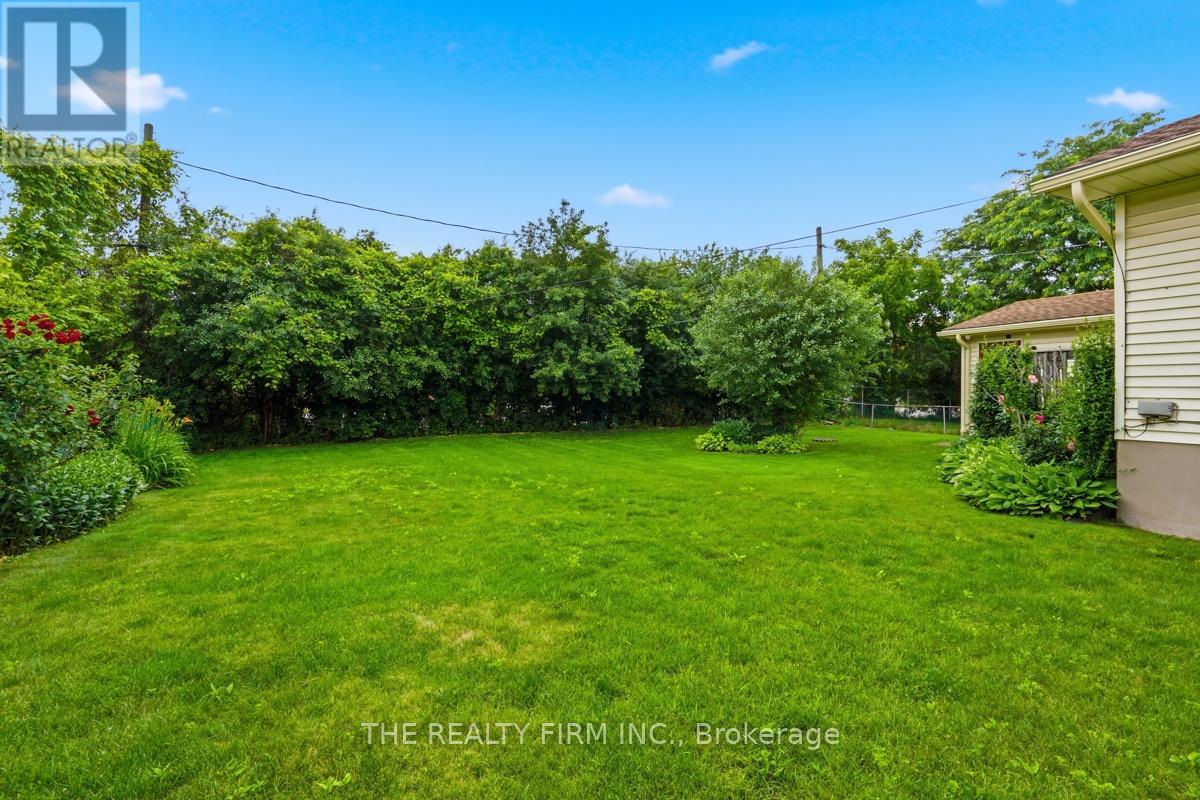 23 FRONTENAC ROAD - 39