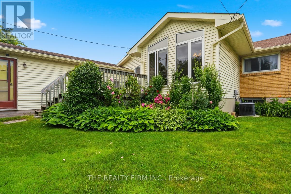 23 FRONTENAC ROAD - 40