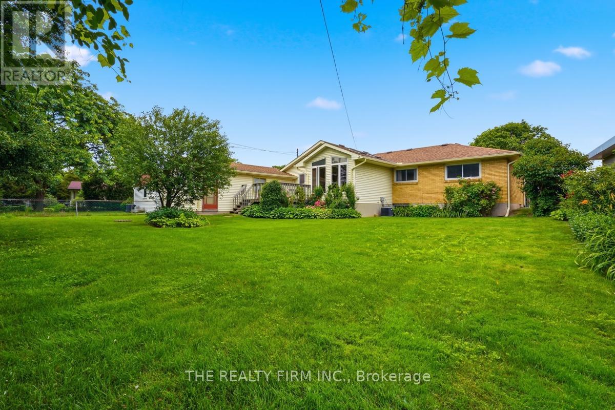 23 FRONTENAC ROAD - 42