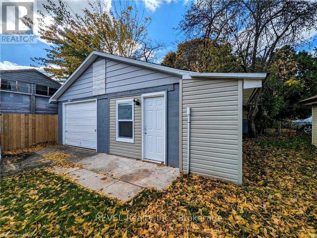 4591 HOMEWOOD AVENUE - 23