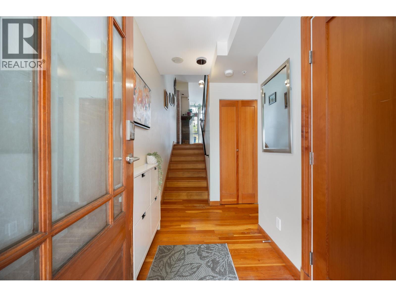 114 8 RENAISSANCE SQUARE, New Westminster — photo 1