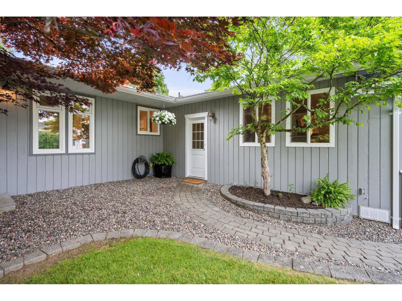 3 Bed, 2 Bath House for Sale in Surrey – 17459 61B AVENUE, Surrey – MLS# R3148297 - Image 4