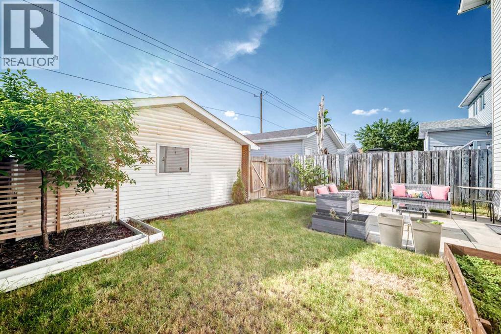 3628 Catalina Boulevard NE - 31